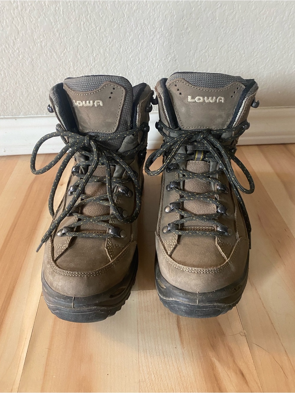 LOWA Renegade GTX mid-hiking boots